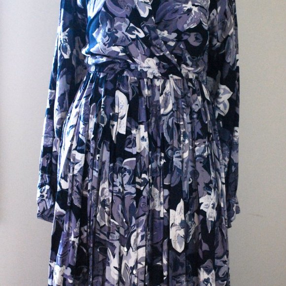 Long Sleeved Grey, White & Blue Floral Dress - Picture 3 of 10